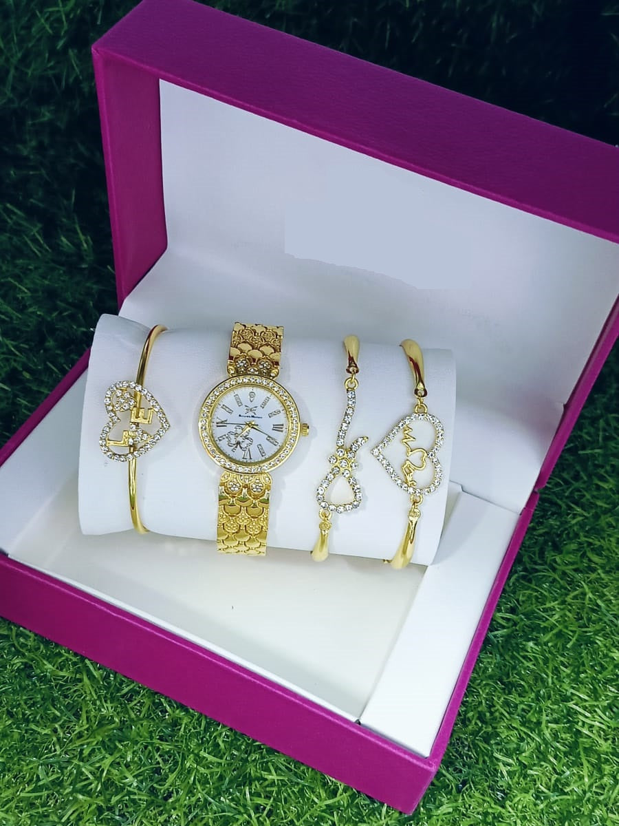 Elegant Watch With Bracelets